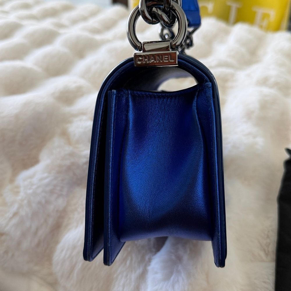 CHANEL Small Boy Bag - Picture 10 of 17